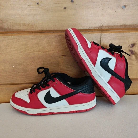 Size 8.5 - Nike SB Dunk Low J-Pack Chicago UK6 Eur40 Red Black White - Picture 1 of 7